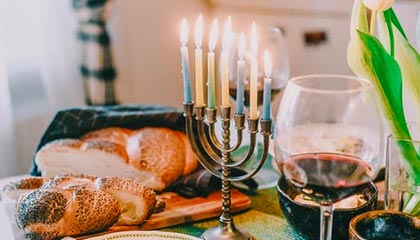 中电光谷：2024年上半年新增签约额1,430.2百万人民币，收入1,459.2百万人民币，期间利润3.2百万人民币