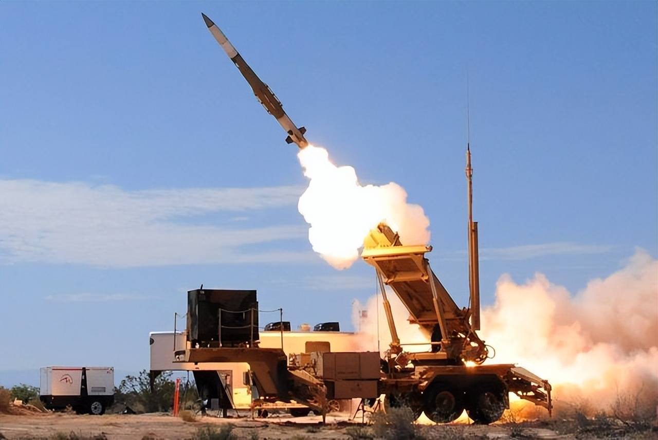 F35奔袭3600公里轰炸,数百雷达全瞎眼,以军导弹却大量空中爆炸