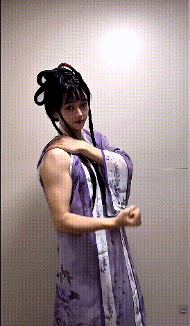 “林黛玉倒拔垂杨柳”成真了?20岁姑娘从体弱多病到练出麒麟臂,网友:反差好大