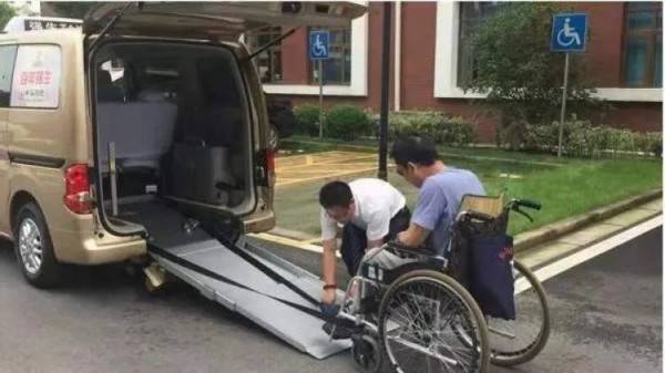 上海阿姨心里苦:我老公无法站立,还被无情拒绝!本市街头已有200辆,但预约难、门槛高