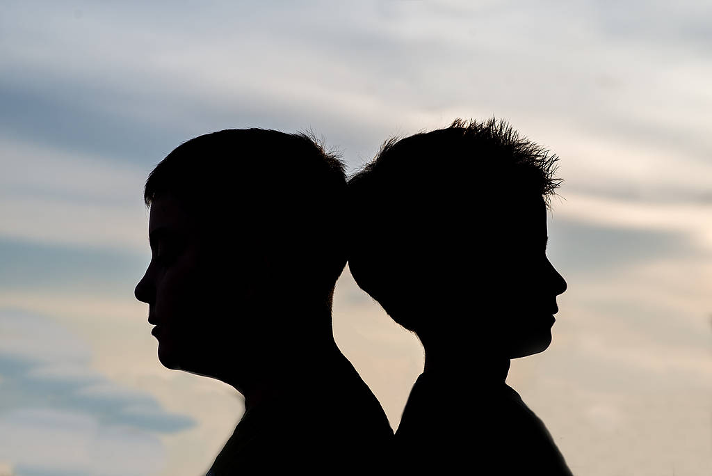 中产父母花数万亲子沟通 反被子女拿捏