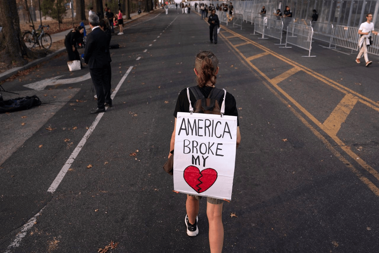 哈里斯败选演讲：和平交权但不放弃斗争