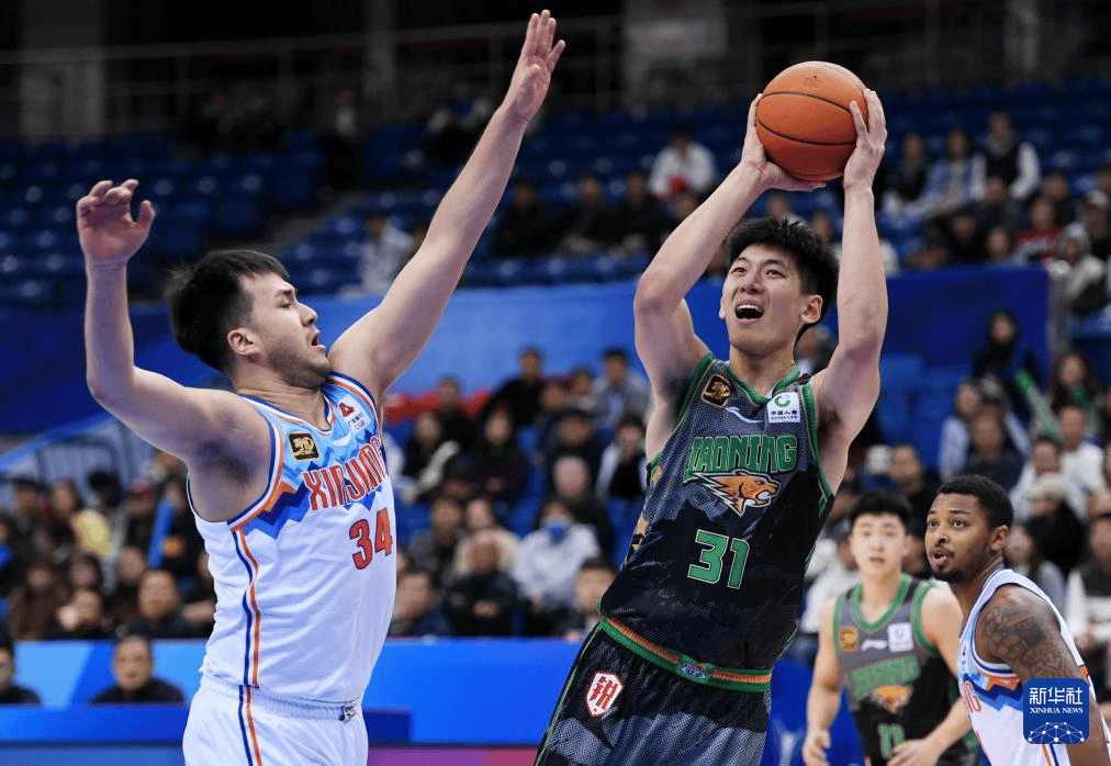 组图：CBA俱乐部杯新疆大胜辽宁 弗格遭严防