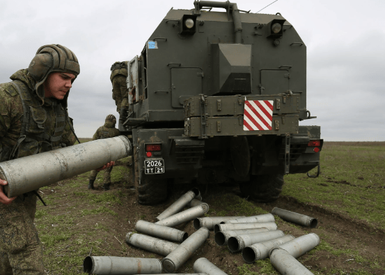 重磅！全球最担忧的事发生，俄遭大规模突袭，泽连斯基迎来强援？