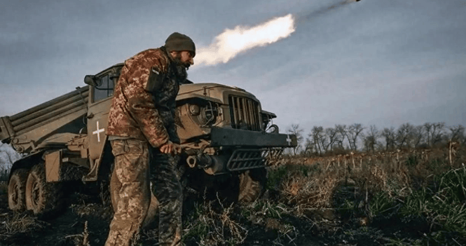 6枚导弹打醒了俄，普京彻底坐不住了，“动用核武”响彻全球！