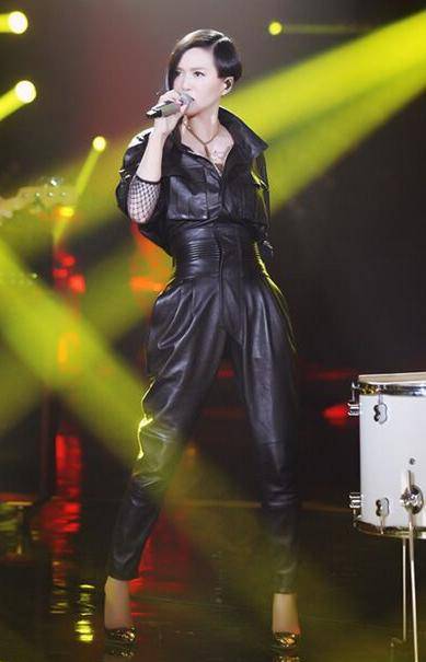 原来是他娶了谭维维！被称为“不老男神”，曾在海拔5600米上求婚