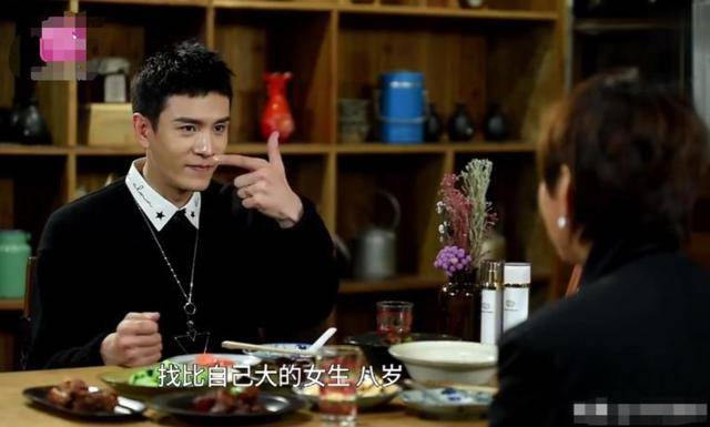 李琳和小8岁老公机场被拍，穿3万大衣显臃肿，经超却给足安全感