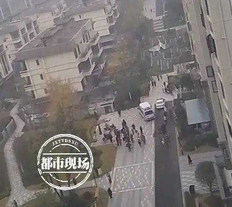 7岁孩子坠楼身亡!网友称事发时,其父正在装修作业?