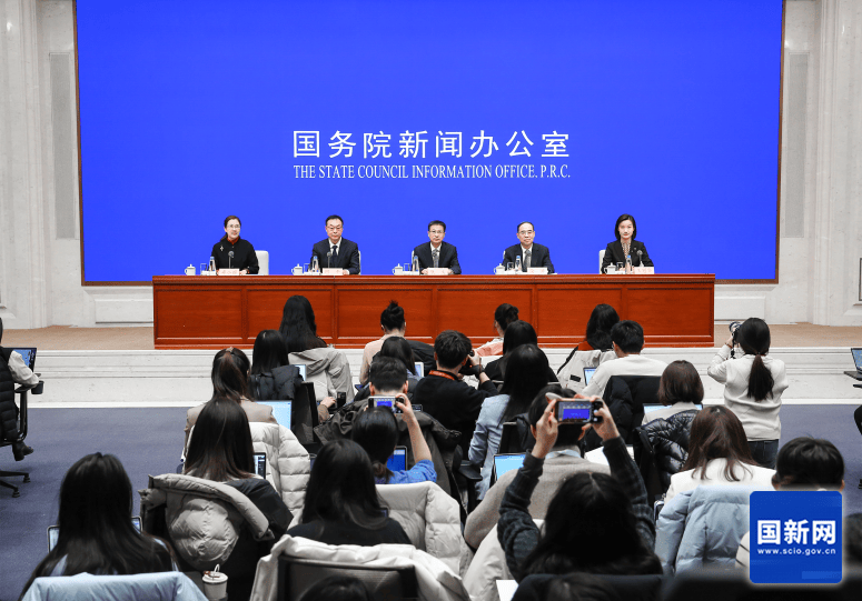 第五次全国经济普查数据发布:个体经营户从业人员中,批发和零售业占比最高