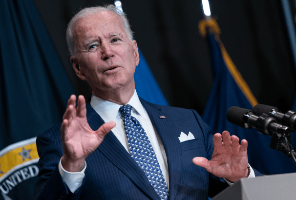 美国万没料到！当着全世界的面，解放军指出美国“最大敌人”，信息量大