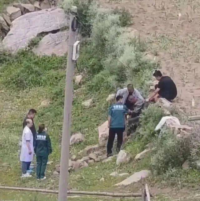 持刀杀害村干部，凶手雷某一审被判死刑