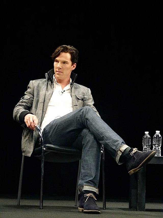 出镜PRADA大片！“卷福”直接化身超模