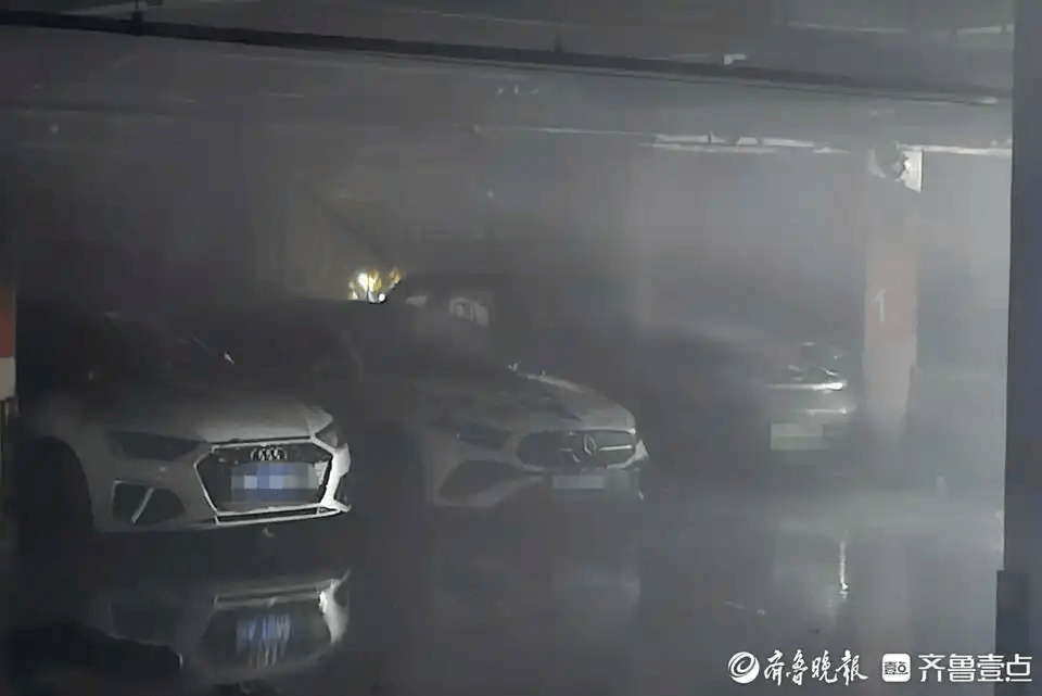 一小鹏汽车突然起火，小区17辆车完全或严重烧损，包括奔驰、宝马等豪华车！车企回应：涉事车曾加改装