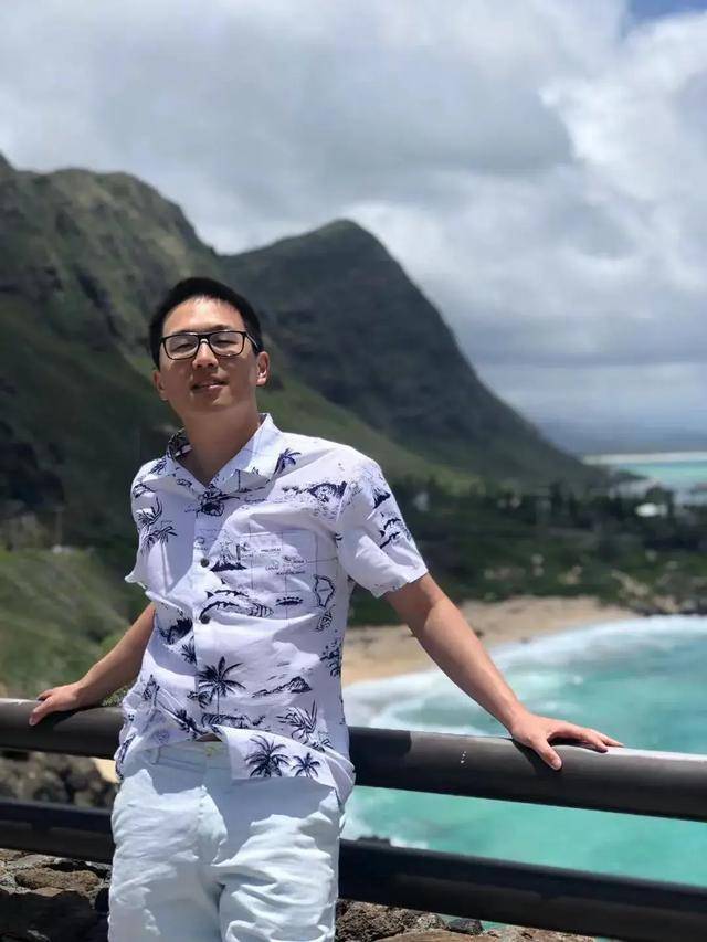 “地表最聪明AI”发布会上，坐C位的两个华人是谁？