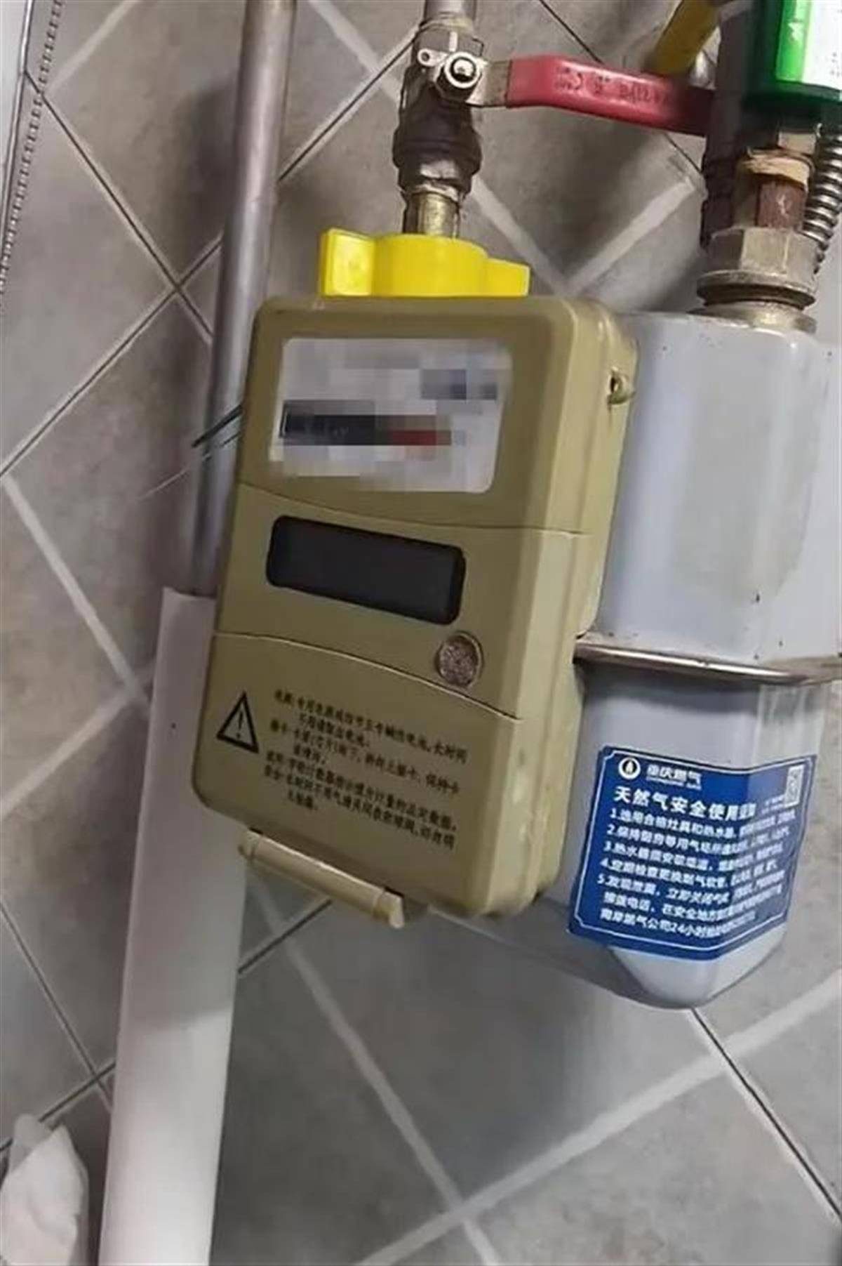 业主气表抖动担心爆炸，重庆燃气工作人员称“死了会赔”，“大不了赔钱”的思路很危险！