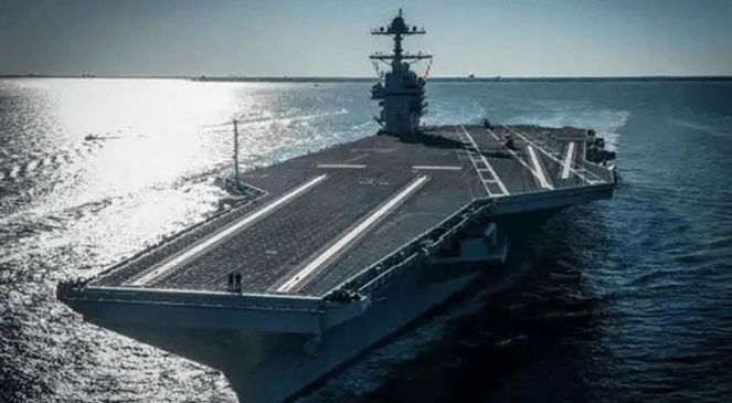 美航母现场爆炸！8 万吨巨舰被炸出 7 个大洞，134 名士兵遇难损失巨大