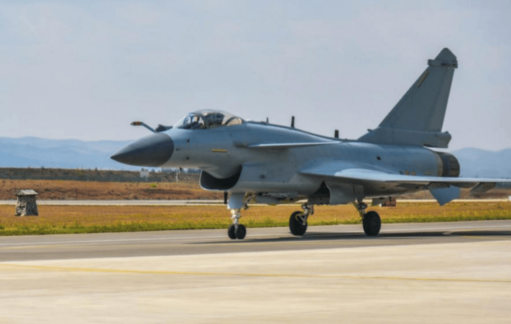 解放军大规模环台演习，台当局难觅援手，台军“最强武器”F16V尴尬表现引发热议！