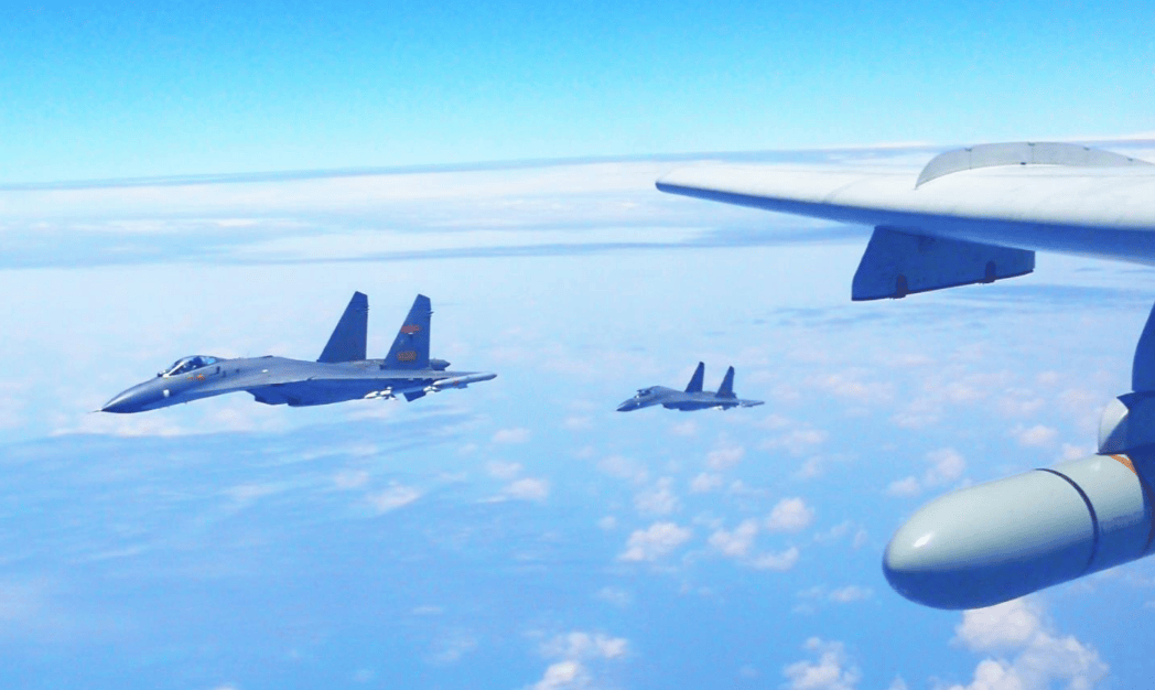 解放军大规模环台演习，台当局难觅援手，台军“最强武器”F16V尴尬表现引发热议！