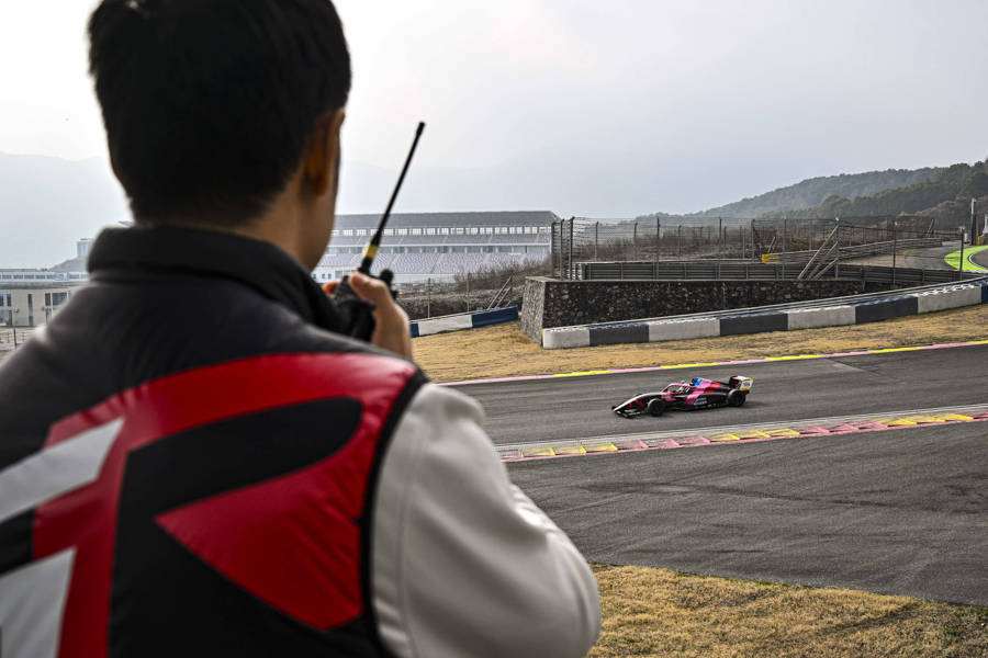 与世界上“开车最快”的女生们同场竞技！师炜即将亮相F1学院揭幕战