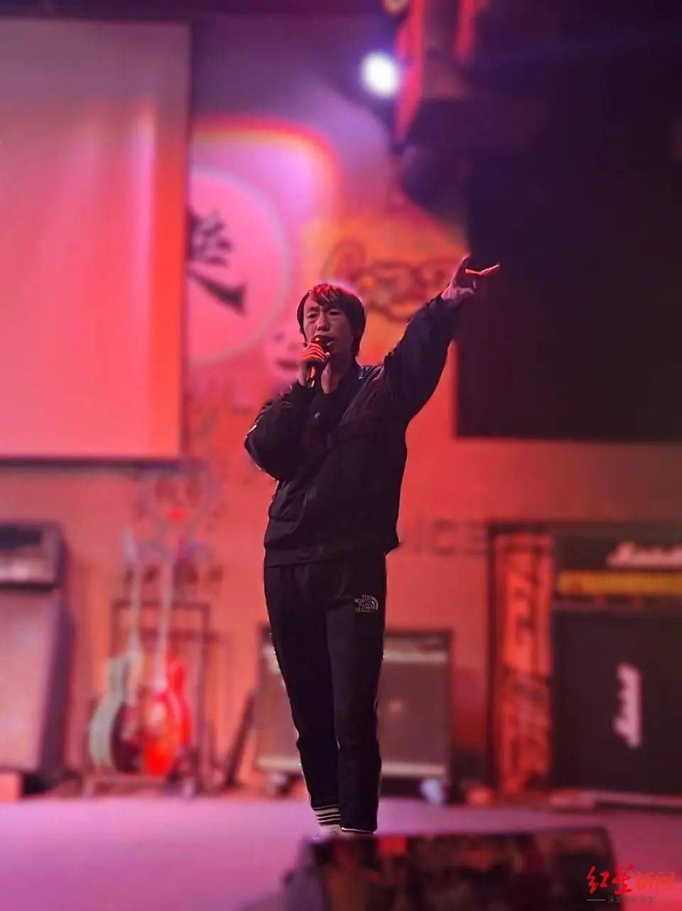 知名歌手复出！曾被强制送进精神病院