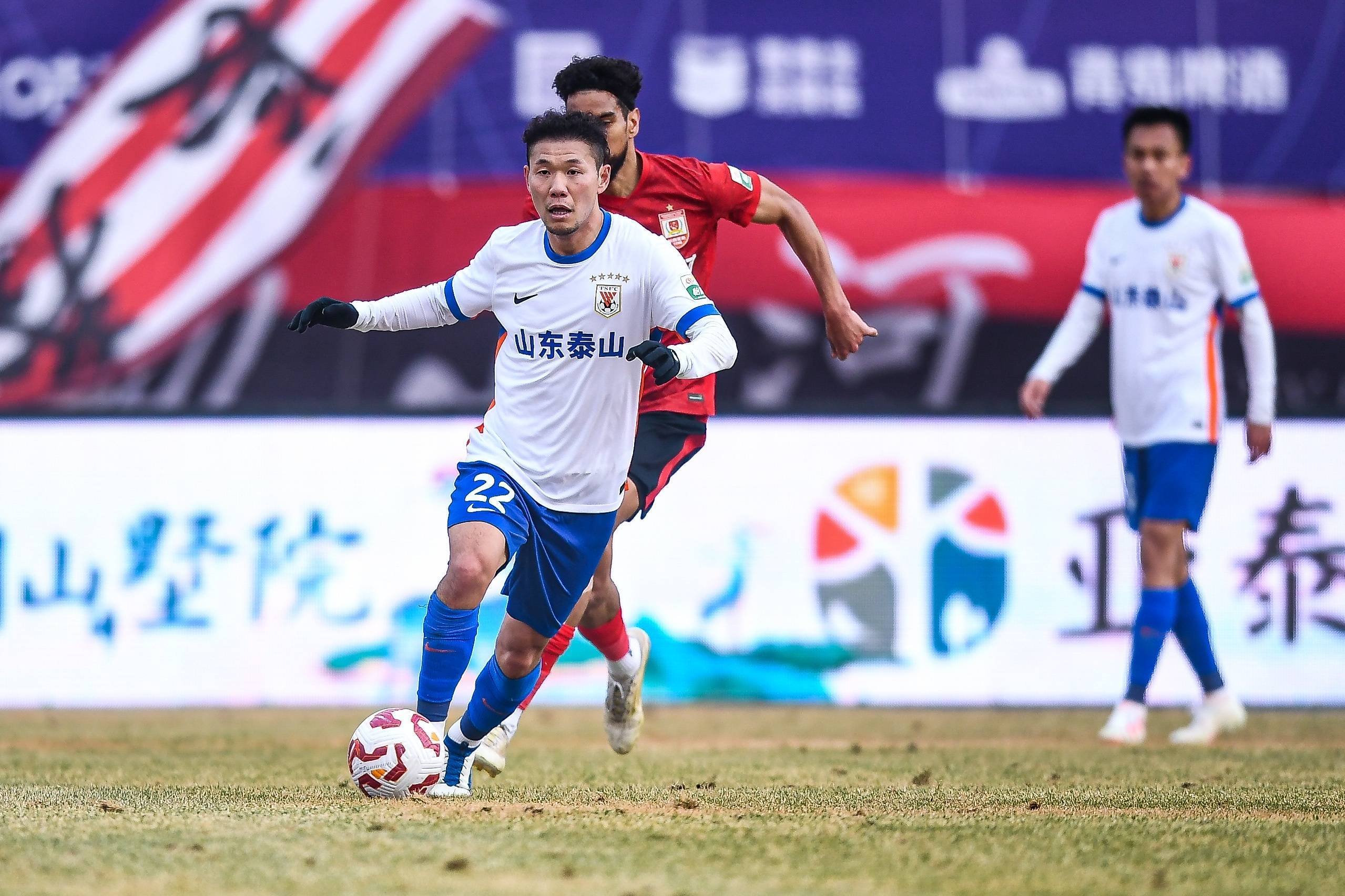 鲁媒：若伊万认真看了泰山队最近比赛，应对李源一有更公平评价