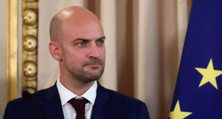 中法发布联合声明，给特朗普送了份“大礼”，法外长一语轰动舆论