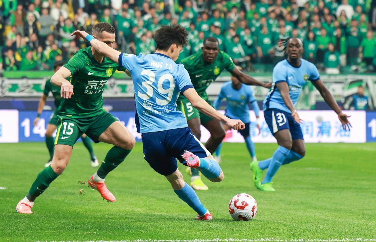 浙江绿城客场0-2不敌北京国安，王钰栋们还需在硬仗中成长