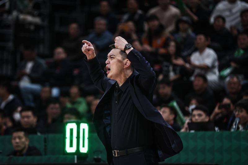 韩德君休战 杨鸣：匹配新疆强度 运气不会有第二次