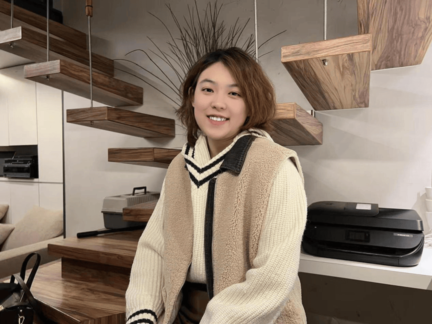 旅美青年钢琴家廖偲婕再任监制 致敬许冠杰《新的开始》 ！