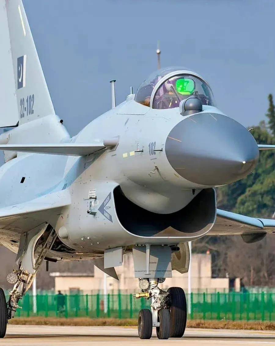 歼-10C赢在哪里？巴防长证实：印巴空战歼-10CP成功逼退“阵风”