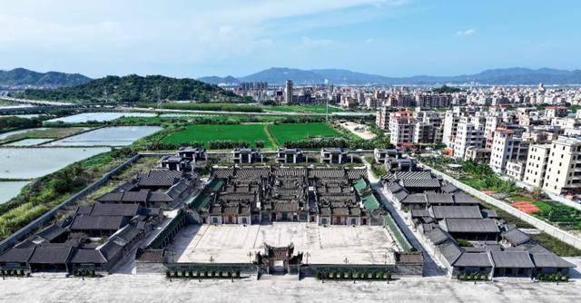 潮汕天价违建曾被政府贴封条，建设方拆门进入施工