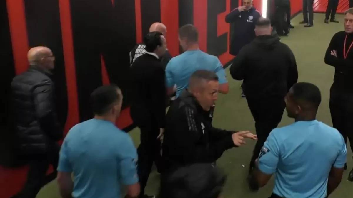 无缘欧冠损失数千万！埃梅里赛后通道对峙裁判，抗议维拉进球被吹