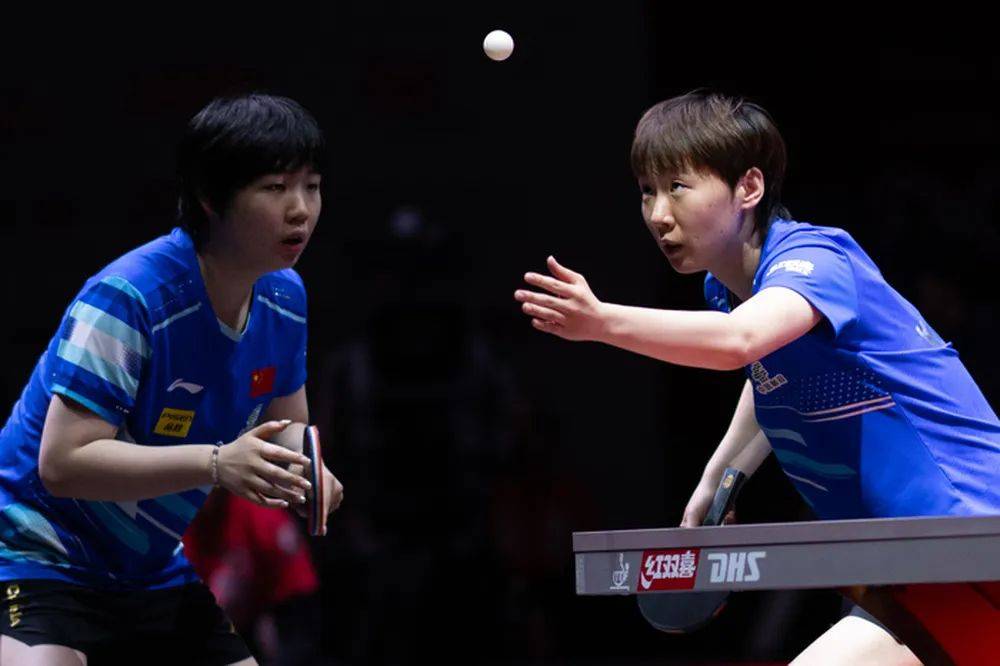 王曼昱/蒯曼夺得多哈世乒赛女双冠军，国乒4金收官