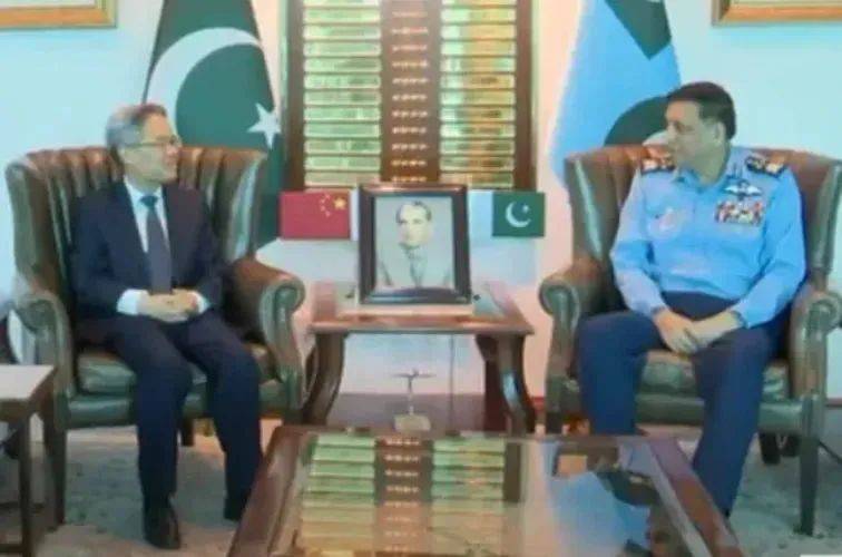 中印关系再添变数！印度高调访台藏何用意？玩“台湾牌”欲制衡，印度能否承担火中取栗的代价？