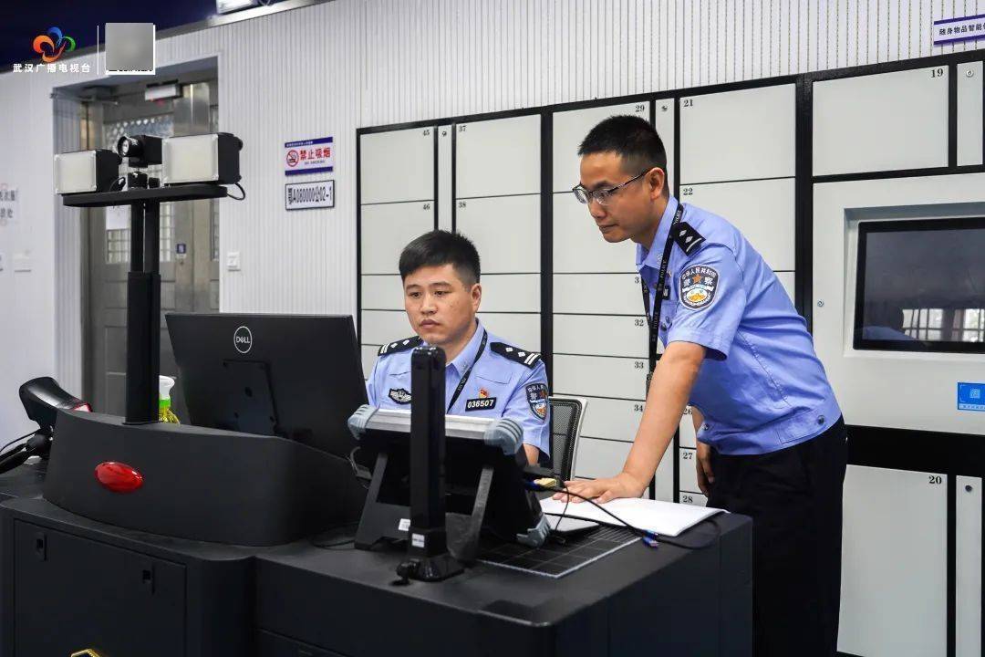 雷霆出击!武汉警方一举抓获32名“白富美”