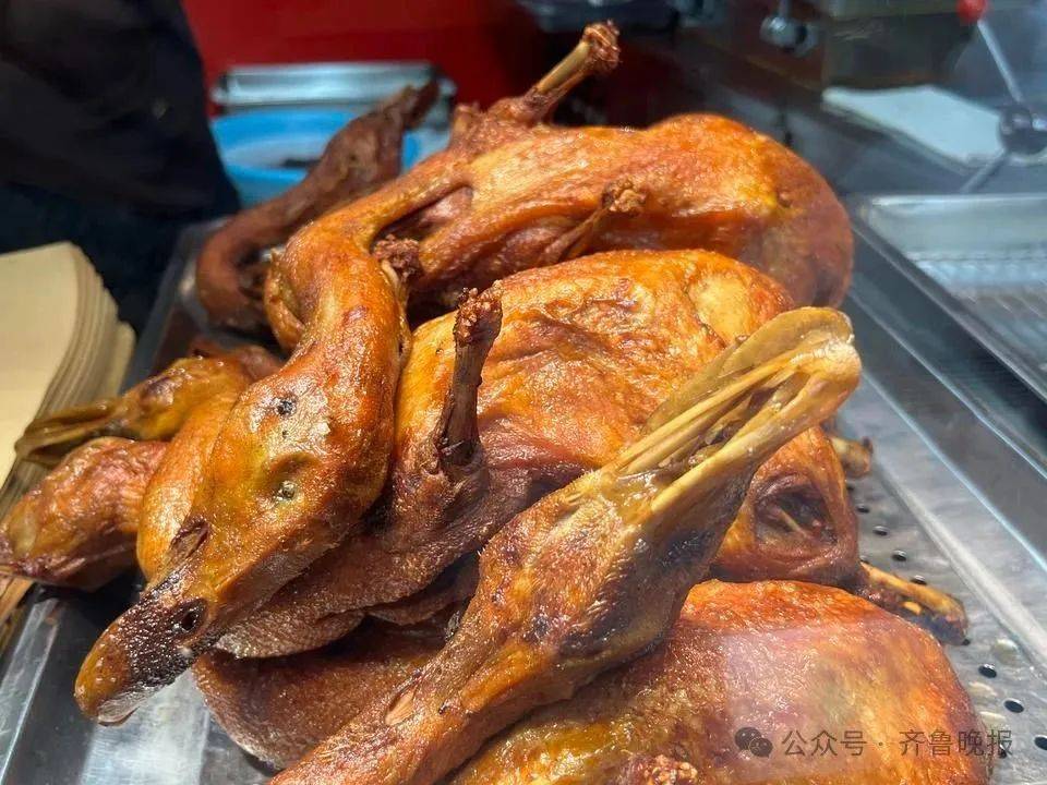 为什么一只活鸭上百元，一只烤鸭只要25元？