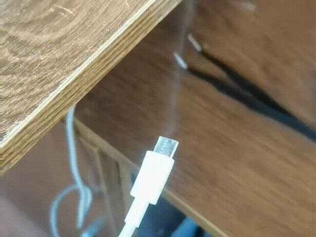 转发提醒!有这种充电线的,尽快拔掉!