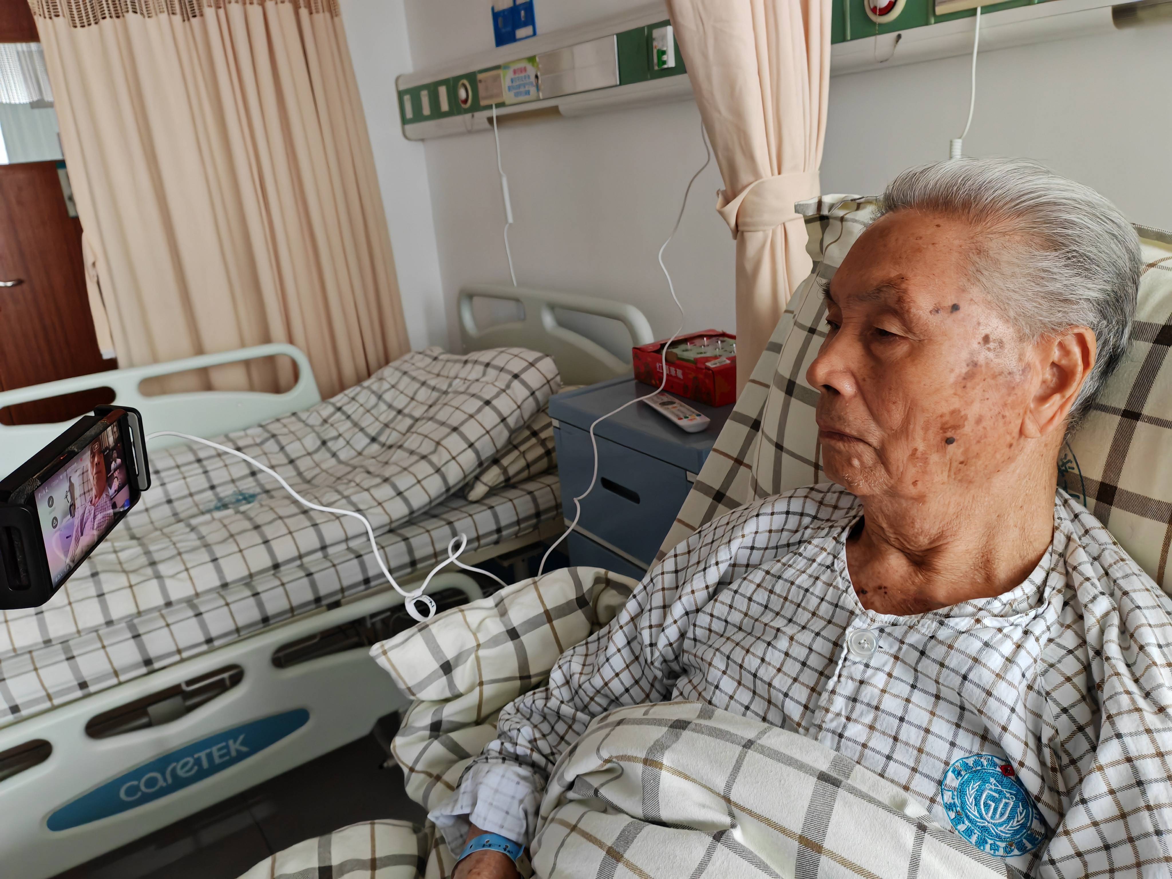 95岁离休干部获刑五年，被法院认定为恶势力团伙首要分子