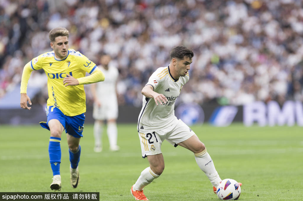 皇马10人作战险胜！阿隆索怒批新星：这个错误不该犯