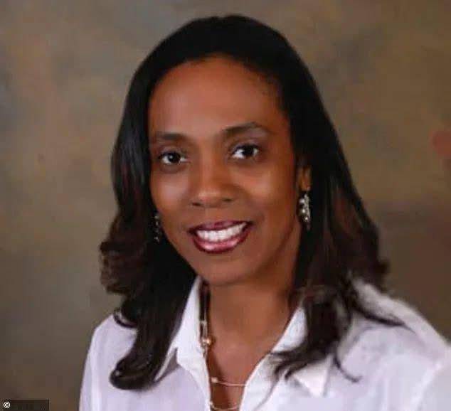 医院生娃，孩子头直接被医生拔掉了？父母请专家尸检，结果专家直接把图发网上了？！