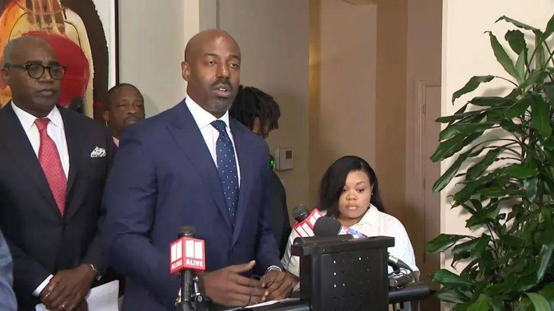 医院生娃，孩子头直接被医生拔掉了？父母请专家尸检，结果专家直接把图发网上了？！