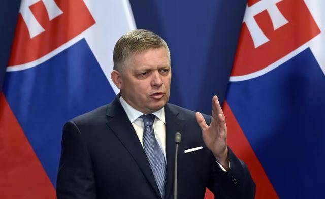 特朗普要把北约32国，全绑上战车！菲佐撂挑子，推牌不玩了