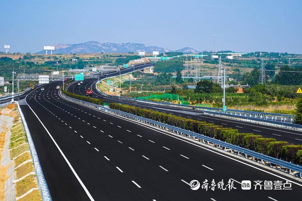 “抢出来”的烟台八车道高速路：千余人三班接力，8公里昼夜奔赴