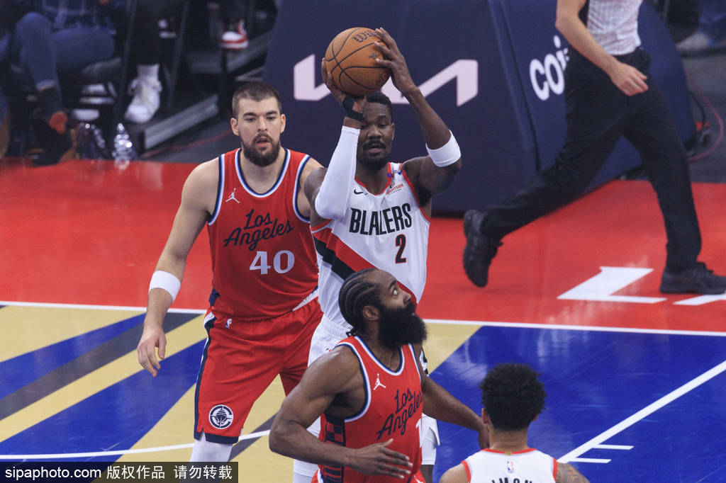 湖人签下艾顿后下一步瞄准谁？内部争议曝光，交易风暴或将来袭