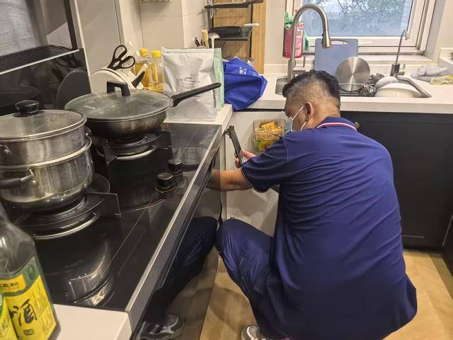 居民家中燃气报警器持续鸣响,竟是长期无人居住通风不畅所致