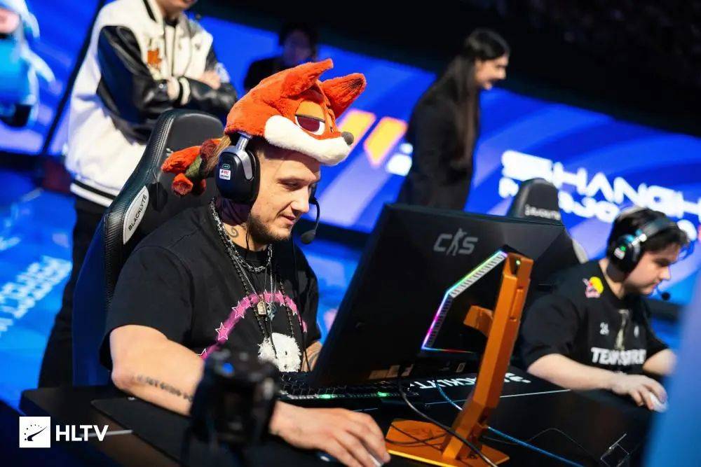 电竞选手Zeus回应女学生被开除：她从未提过她有男朋友，我感到很遗憾