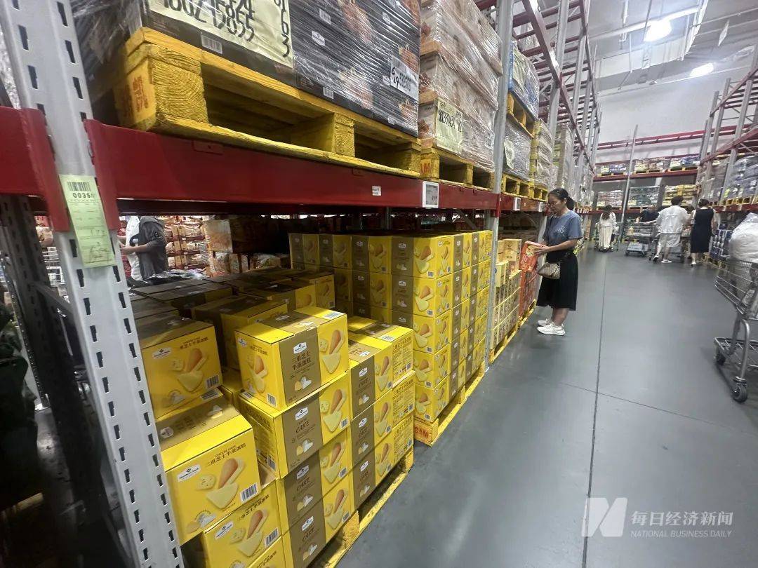 吵上热搜、上百条差评！山姆紧急下架好丽友派等多款零食！盼盼、洽洽被曝改用英文名上架山姆，包装高级、品牌更名就等于品质升级？