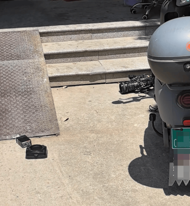 记者采访时摄像机被砸 律师：若设备价值超5万元，涉事负责人或面临3年以上刑责