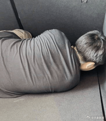 “9岁男孩被亲爸后妈塞后备厢”，生父回应：没有虐待，不会道歉，且孩子自愿！