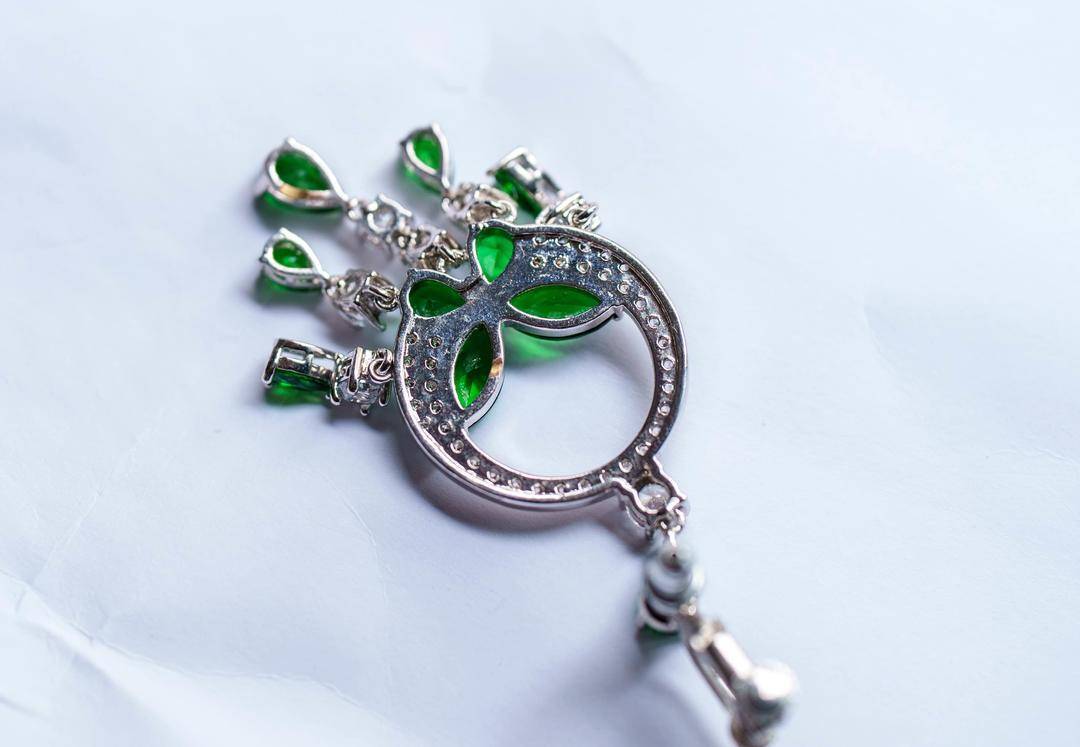 官方通报黄杨某甜“天价耳环”为玻璃耳饰 检测人员:耳环价值可能还不够评估费